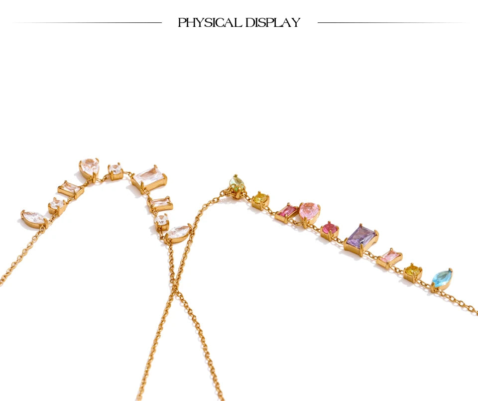 Collier pendentif plaqué or, coloré ou blanc et délicat orné de zircones cubiques, inoxydable de haute qualité, bijou tendance et raffiné. Un cadeau exquis.