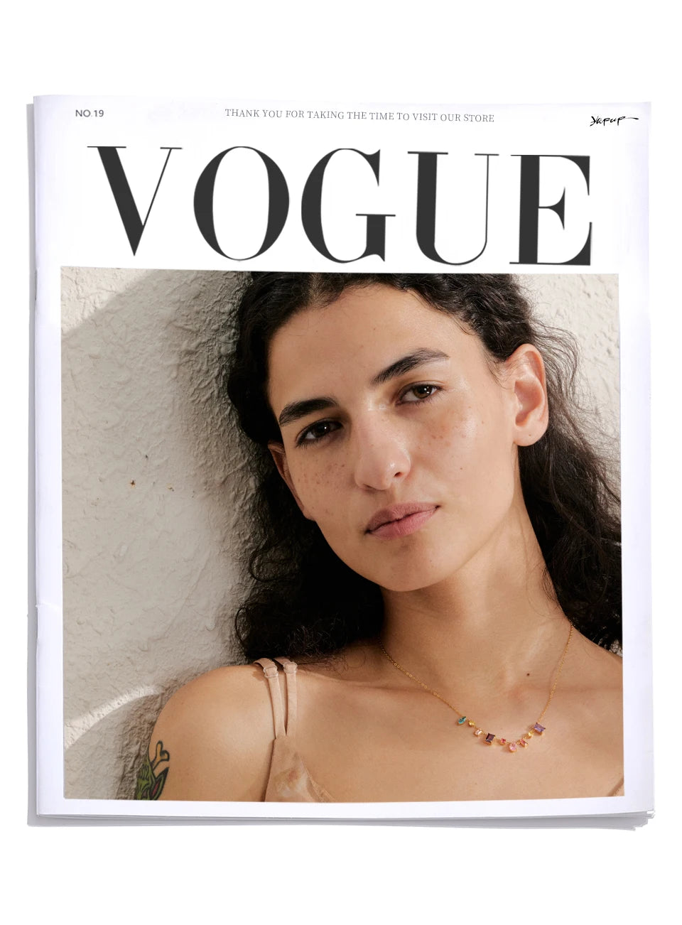 Collier pendentif plaqué or, coloré ou blanc et délicat orné de zircones cubiques, inoxydable de haute qualité, bijou tendance et raffiné. Un cadeau exquis.