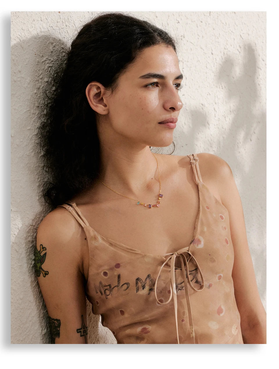 Collier pendentif plaqué or, coloré ou blanc et délicat orné de zircones cubiques, inoxydable de haute qualité, bijou tendance et raffiné. Un cadeau exquis.